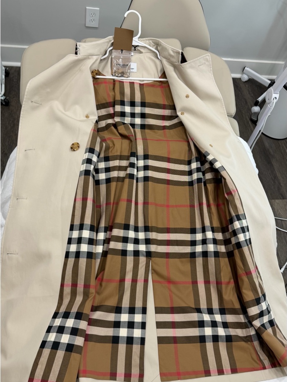 Burberry Light Tan Trench Coat with Check Lining - Picture 9 of 13